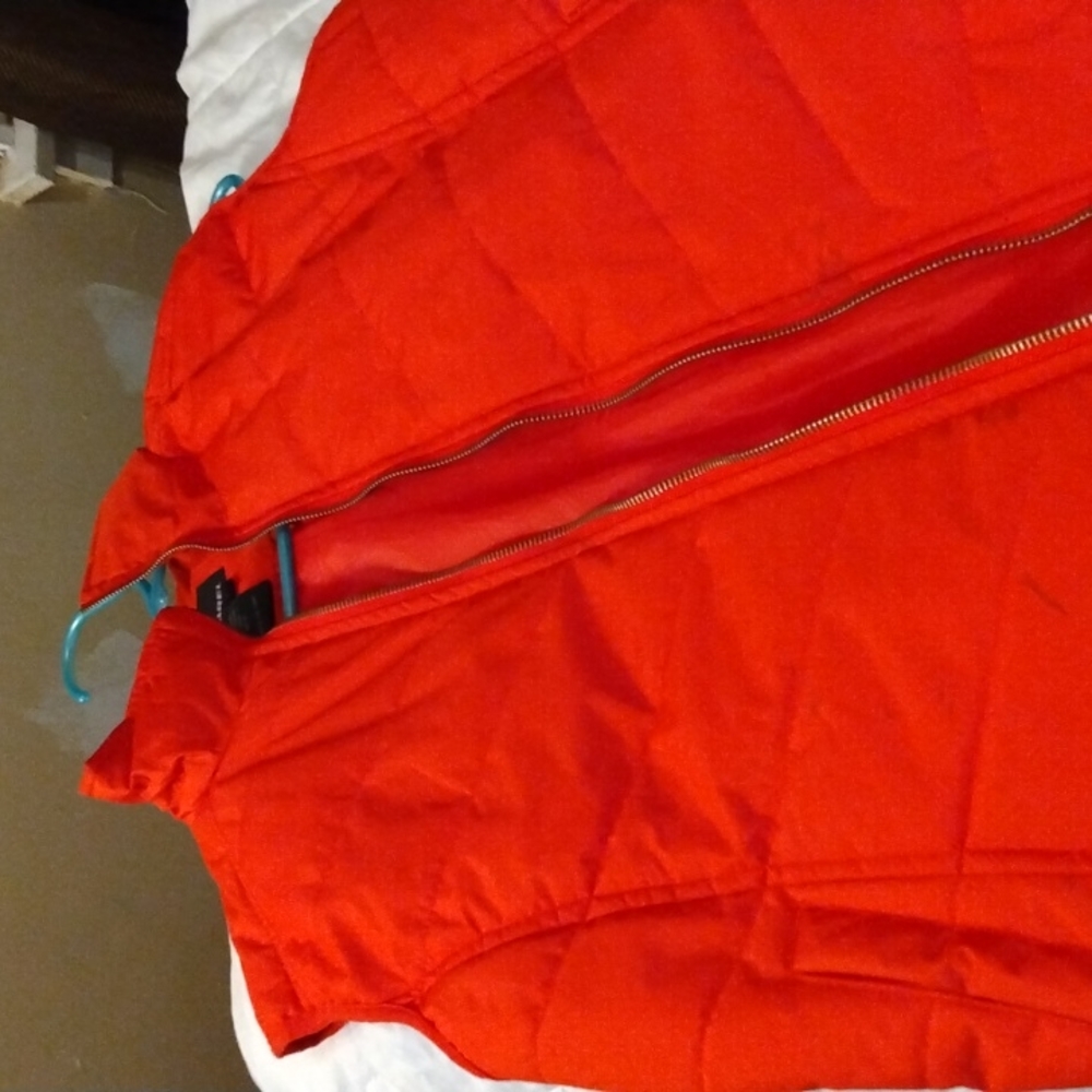 Red vest - Picture 2 of 4